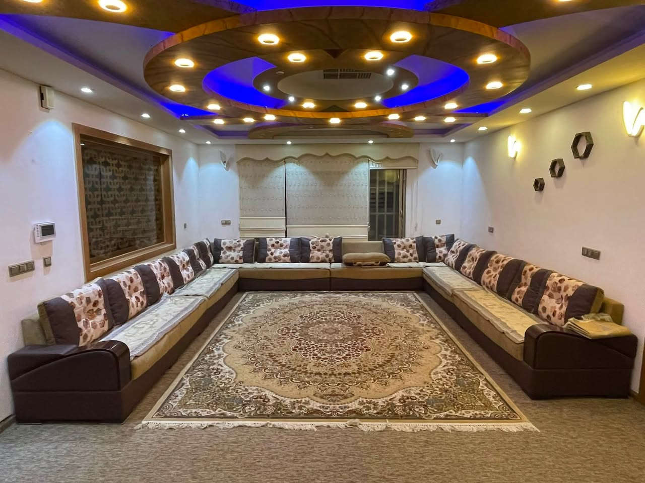 تاخم قەنەفە ٤٥٠،٠٠٠ و مەجالیشی تێدایە موشتەری نامە بنیرە
واتسئاپ: *********** 📞☎️
