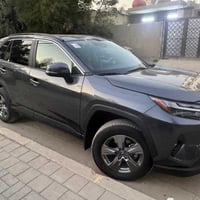 راف فور XLE • ٢٥٠٠ بنزين • حادث قطعة صبغ