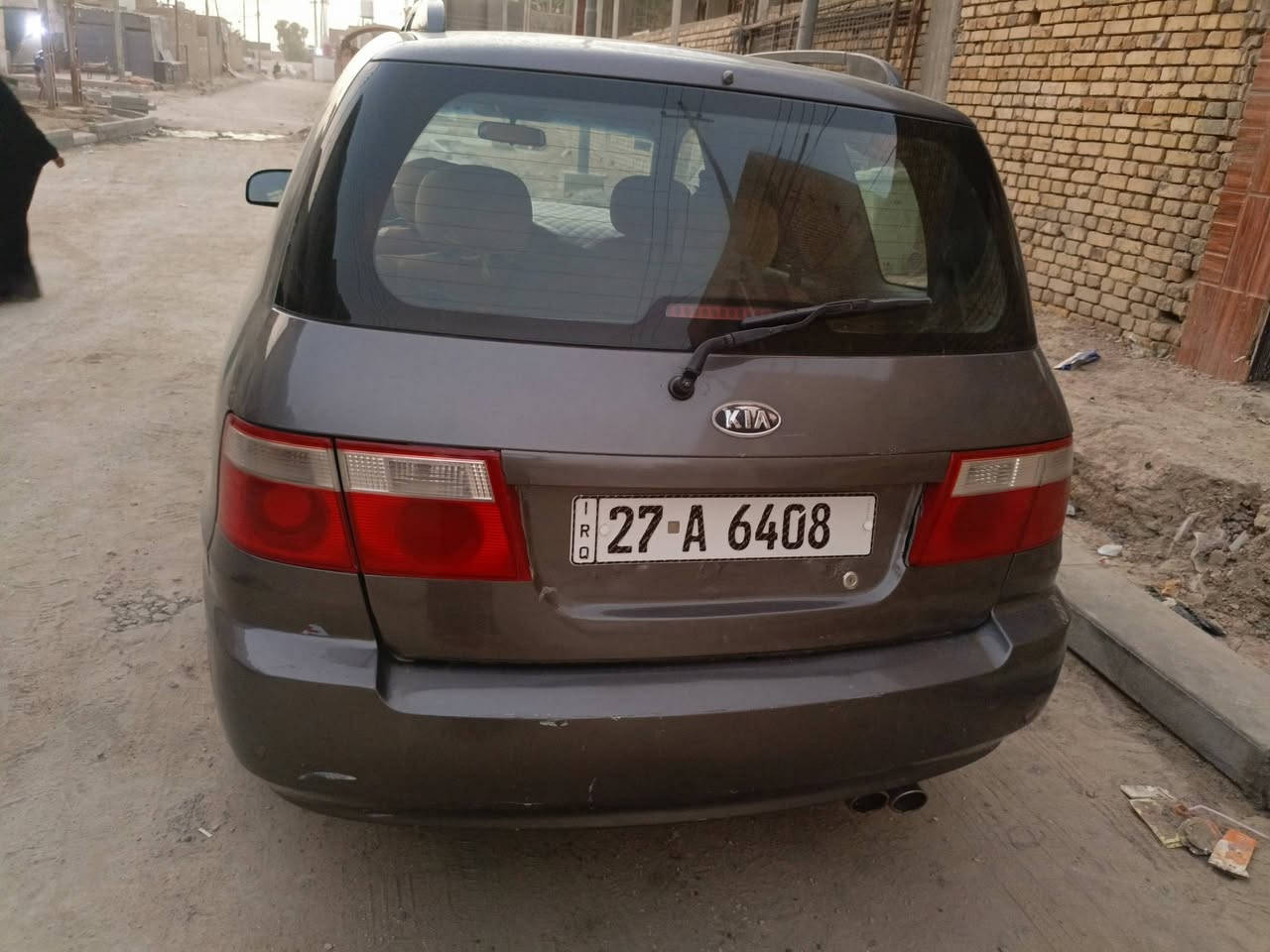 سيارة كيا كارنز موديل ٢٠٠٦ مصبوغه عام باسمي رقم دولي حدادية جيدة محرك ٢٠٠٠ دوش عندي كلوب الدهن يشتعل مرات بالسلولي واكو صوت بالمحرك والكير جيد جدا وغرفته نظيفه وكهربائياتها كله شغاله تبريد شغال وسنتر لوك كل الابواب  والسيارة بيه خياسات بالباب وجوه الباب عنواني ناصرية السعر ٥٠ ورقه هاتف ***********
