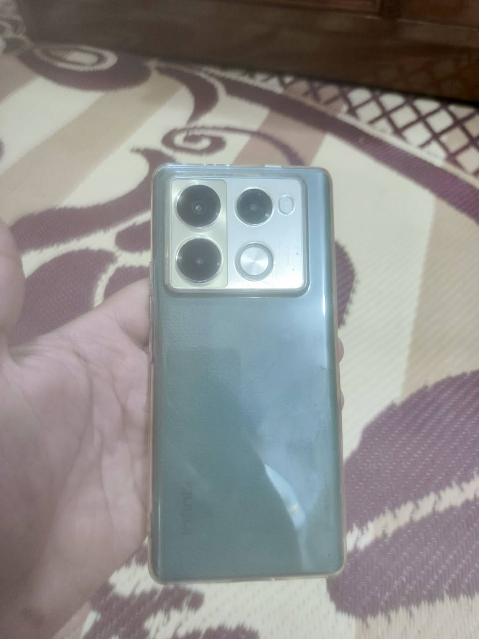 Infinix NOTE 40 Pro ذاكره 256 بنقاط بالشاشه مثل ما موضح بدون ملحقات سعره 125 توصيل متوفر داخل الكوت للاستفسار اتصل ***********
