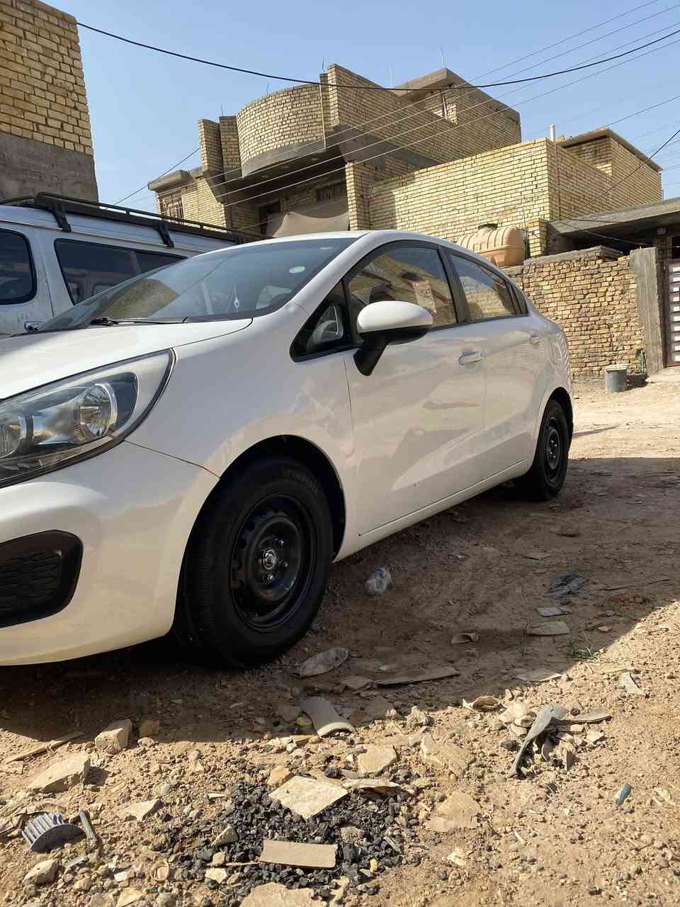السلام عليكم كيا ريو 2017 
خليجي مكينه دوش1600
بيه تبديل قطعه وحده باب السايق 
بيه بارد شي قليل 
تحويل السياره بسمي هزه رقم جدد
السعر 90$
مكان بغداد 
***********
