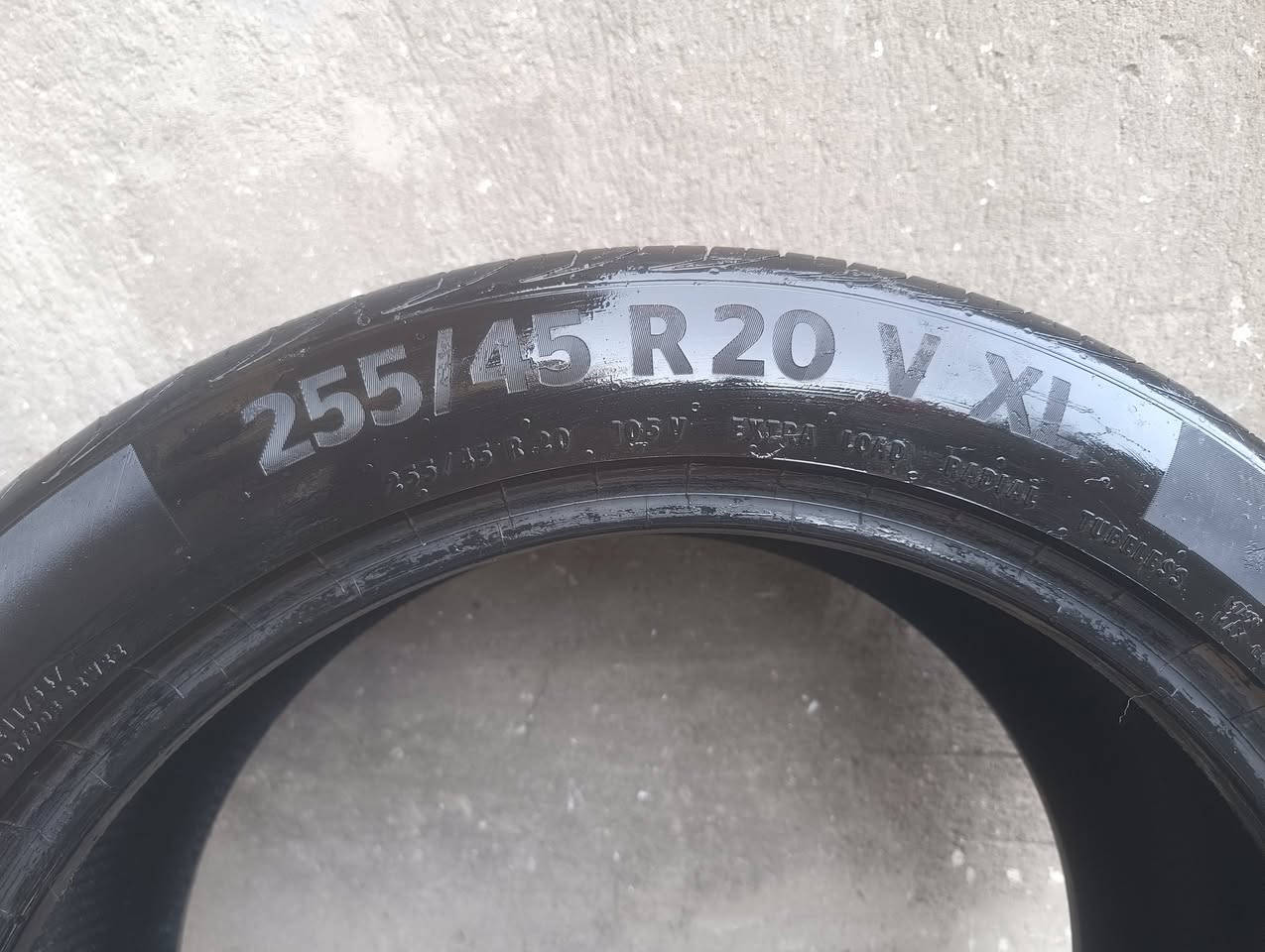السلام عليكم .. 3 تايرات حجم 20  R 255 / 45 كونتننتال تايلندي نظيفات انتاج نهاية 24  مكاني بغداد السعر 60
ت ***********
