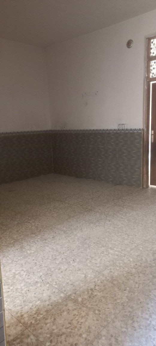 بيت للايجار  مساحة 150 متر غرفة نوم واستقبال . مطبخ وكلدور وصحيات ..ابو غرق حي الحسين..للاستفسار اتصال /واتساب ***********
