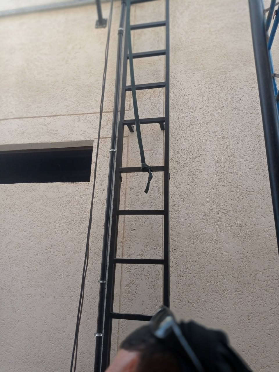 السلام عليكم عيوني حداده عامه متنقله
علي ديزل ***********
