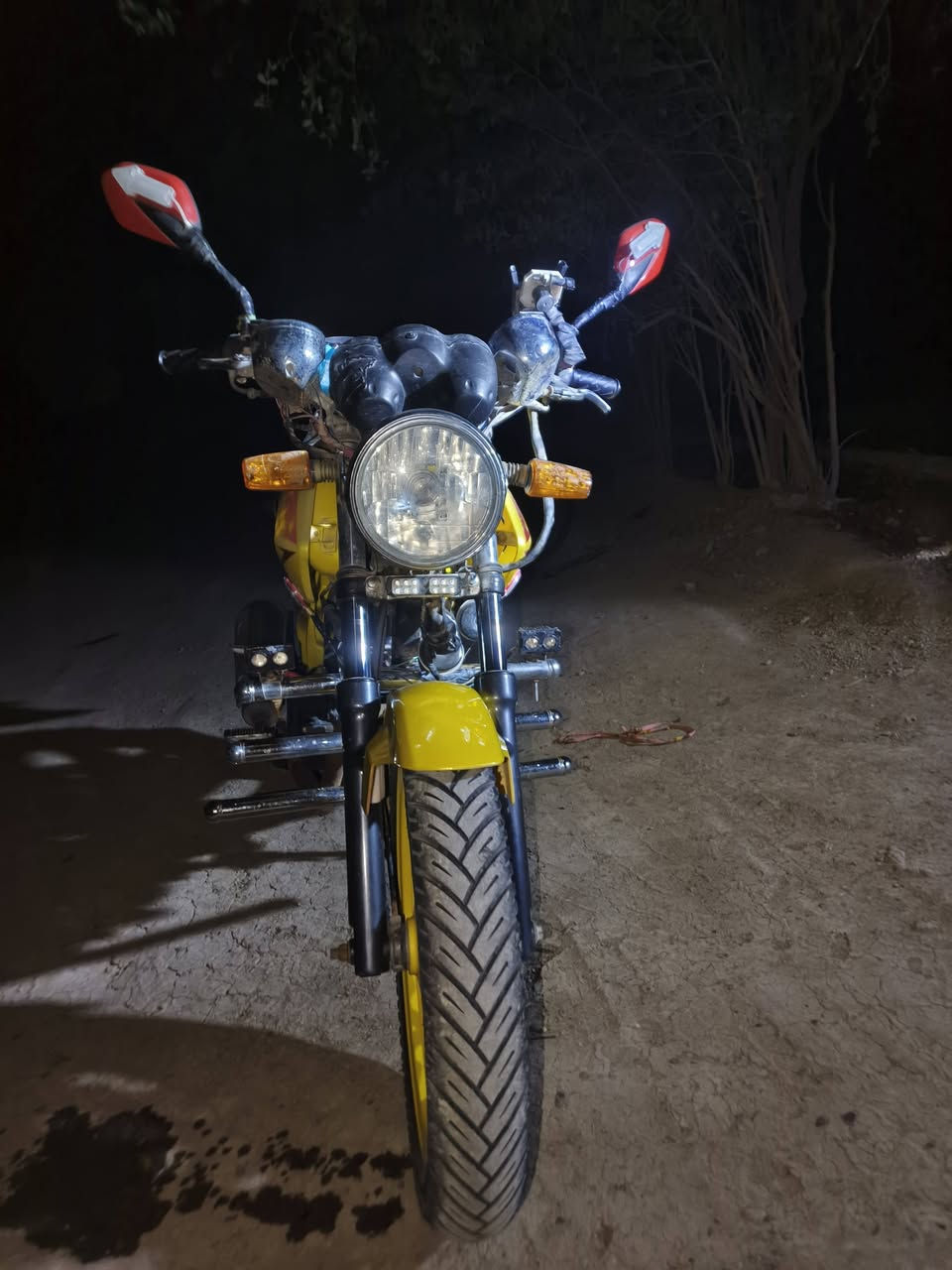 السلام عليكم
دراجه دايوان باندا موديل 2014 اوراق اصولي الدراجه نضيفه خير من الله وبيها خيط بخار بسيط جدا وبدون تنقيص الدراجه كامله مكمله كهربائيات سلف باتري تخم تاير وكله جديد بش عوزك تشغل وتمشي السعر 650 وبيها مجال 
رقم الهاتف ***********
