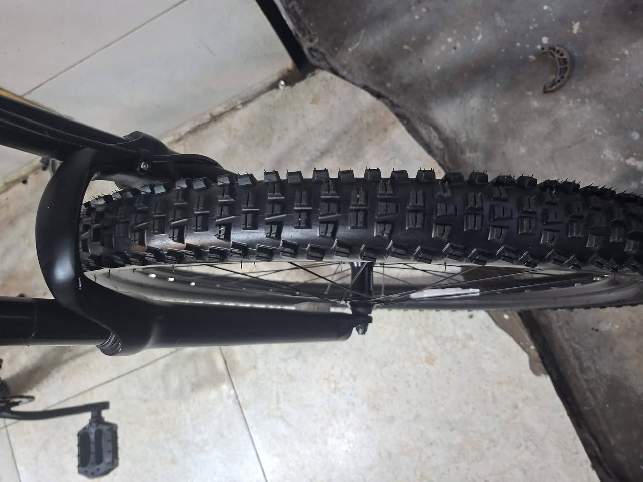 دراجه حجم 27.5
قياس فريم L
نظام دبل هواي قفل فتح ستيرن 
لون حلو مميز 
11 گير  سيستم شيمانو deore rd m 5100
براكيت bucklos  
بريكات دهن عيملاق شيمانو tektro mt275 
ويالات بوربرن اصلي اورجينال 
اطارات عريض 2.35 
دراجه مثل دبابه 
عنوان اربيل سوق باسكيلات مقابل گراج سلام 
متوفر توصيل كافه لكل محافظات 
واتساب موجود ***********
بنسبة سعر بلاش فقط  395 دولار 
👆👆👆👆👆👆👆👆👆👆
