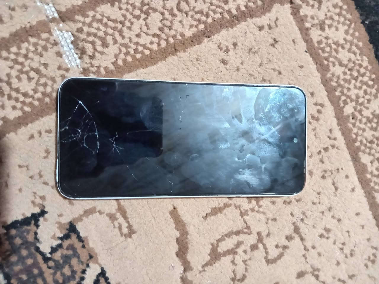 تكنو سبارك ٣٠c هوا وملحقاتو شاشا بيها كسر وشاصي بي ضرر مدام العين السعر 60 تواصل عل رقم ***********
