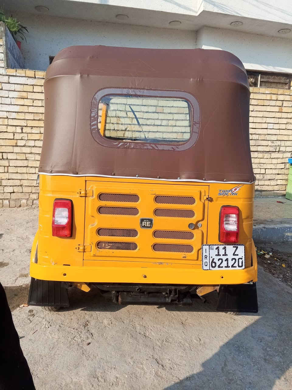 تكتك رقم وسنويه 19بشهر 12 يوم 15 يعني 10 ايام تدخل 20 تكتك مكفولة من ضربه وصبغ معجون بيه بس دوس الاماميه معمره فقط خياس مابيه مكاني بغداد الغزاليه السعر5 وتسمعيه قفل قفل ***********
