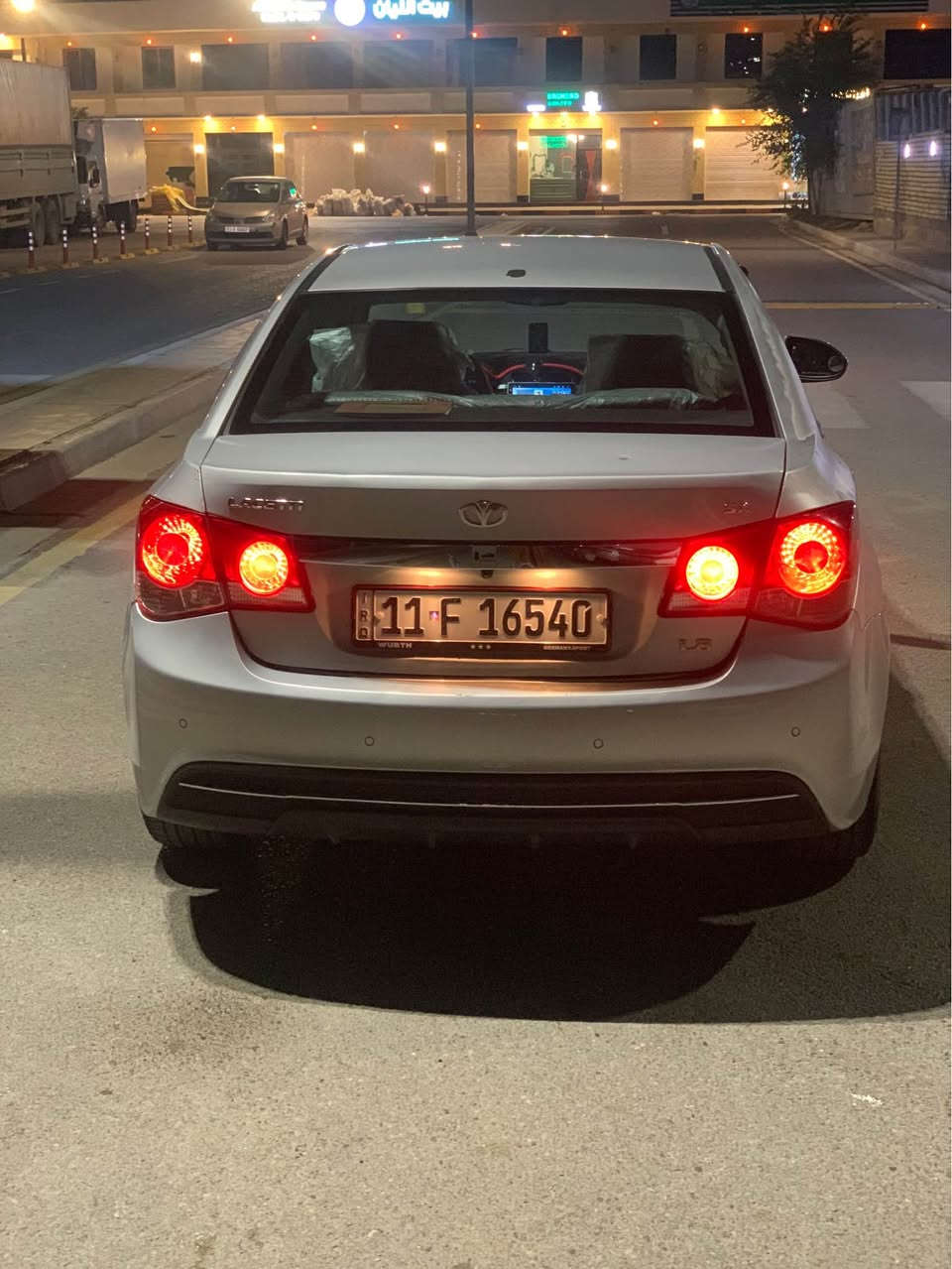 دايو لاستي 2009 
سياره لون رصاصي سلفر 
كير مكينه جديد 
تبريد ثلج بعد الحر 
صدر امامي خلفي جديد 
السياره كشره تعبانه شويه بيه جراد فقط بالجاملغ الأمامي والخلفي 
السياره رقم بغداد الجديد بإسمي 
وباقي السياره كله حلوه لون الداخل احمر واسود 
السعر 75 وبيه مجال للشراي 
***********
