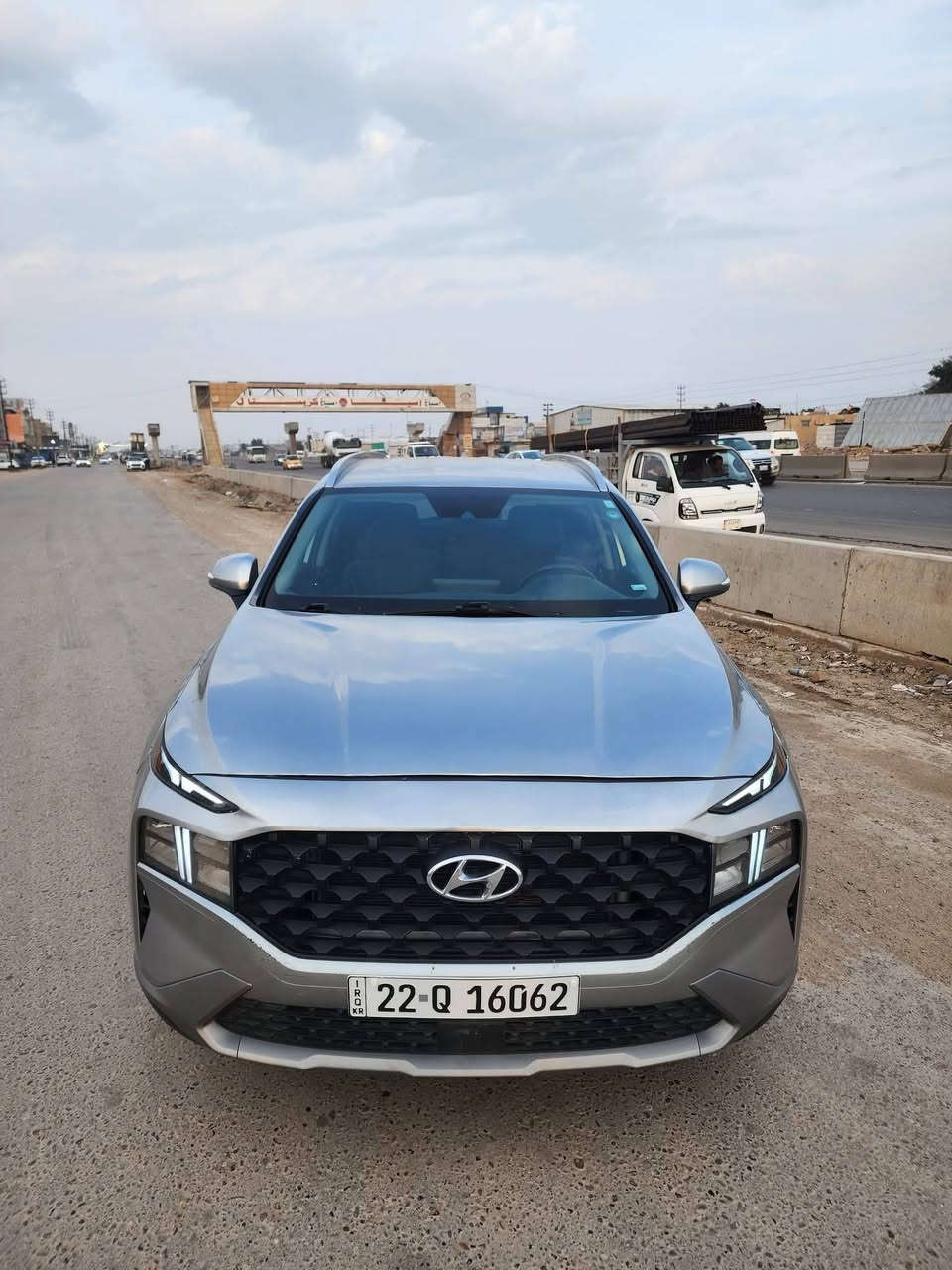 سلام عليكم للبيع فقط 
سنتافي موديل 2023 وارد امريكي 
فول مواصفات عدا الفتحه والفور ويل
حادثه صوره رقم شاصي مرفق فقط بنيد مصبوغ وبارد بحافه جاملغ بدون دواخل ولا ايرباك ولاتبديل مواصفاته 
بصمه تشغيل وابواب وتشغيل عن بعد 
5 راكب 
محرك ٢٥٠٠ تنفس طبيعي 
شاشه كبيره كامره دواره 
تحكم استيرن جهتين 
تبريد قطعتين كشن كهربائي سايق تدفئه بلكشن شاحن وايرلس وظعيات قياده اطفاء ذاتي اريل نفكيشن جنطه كهرباء وباقي مواصفات معروفه ماشيه ٦٠ مايل
رقم اربيل الدولي تحول مباشر وسياره جديده وجاهزه مابيه اي نقص
سعره 195 ورقه وبيه مجال 
مكاني بغداد قرب علوه الرشيد يم القوس 
اي استفسار/ ***********
                  /***********
