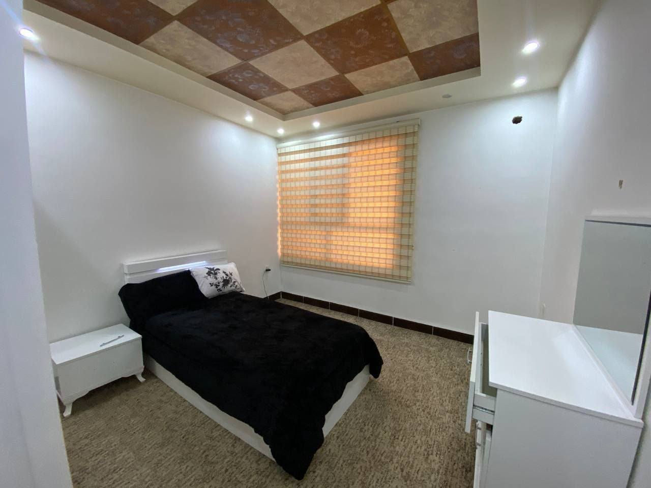 عقارات #ابوحسين للعقارات في اربيل 

منزل مؤثث كامل للبيع في أربيل
 مجمع المهندسين 160م 
يتكون:-
4غرف
أستقبال
صالة
مطبخ
مجموعة صحيات 
للإستفسار:٠
***********
*********** 
11 شدا ونص
