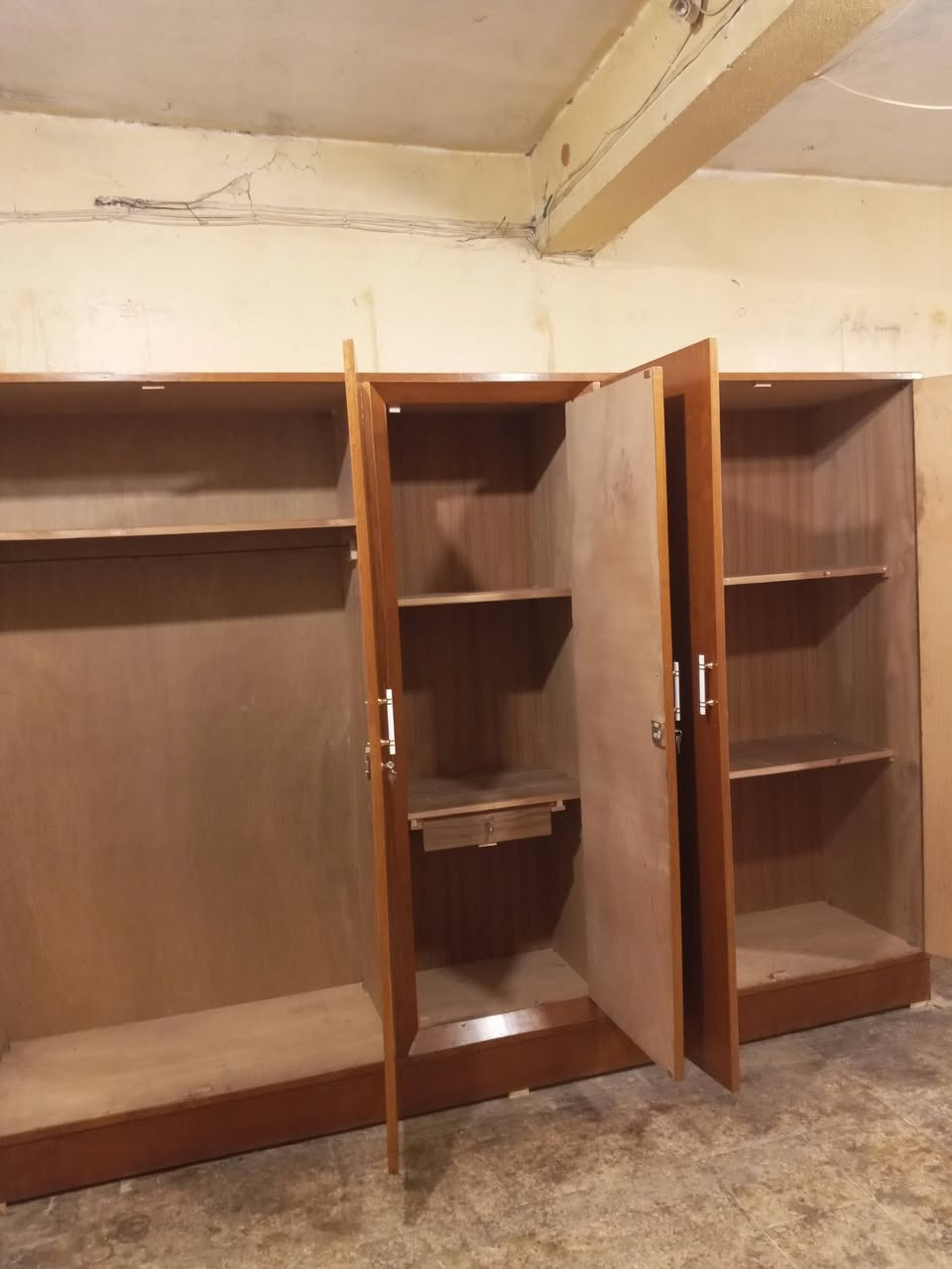 كنتور5باب صاج نضيف حيل العنوان حي الحدباء خلف مرطبات البحرين ت***********
