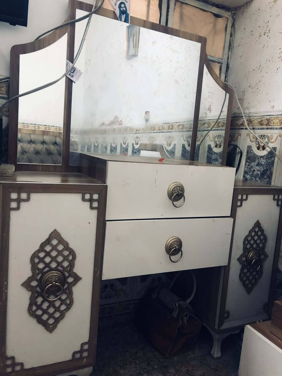 غرفه للبيع  السعر 350وبي مجال بس عايزه يدات


**إذا كنت صاحب هذا الإعلان وتريد حذفه لأي سبب، رجاءا أرسل رسالة إلى الدعم الفني**
