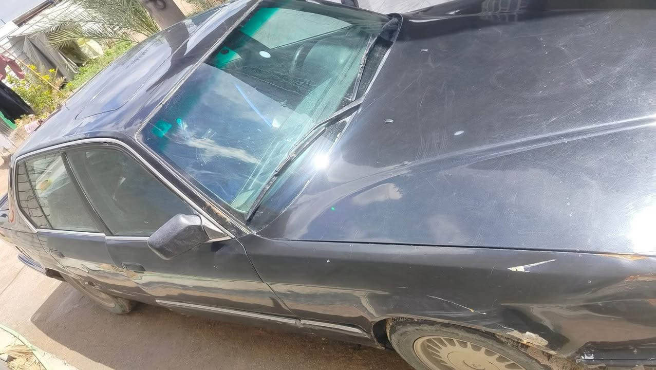 Bmw محور محرك وكير 3000 ابو البطل 
غرفتها نضيفه صبغها حلو مشروع وطني بغداد باسمنه 
لحد سنه 2026/9 
السياره محتاجه بوليش ودعاميه اماميه وحداده خلفيه وكهربائيات جام 
السياره خير من الله 
السعر 32 
مكان السياره البصره
*********** Singapore

