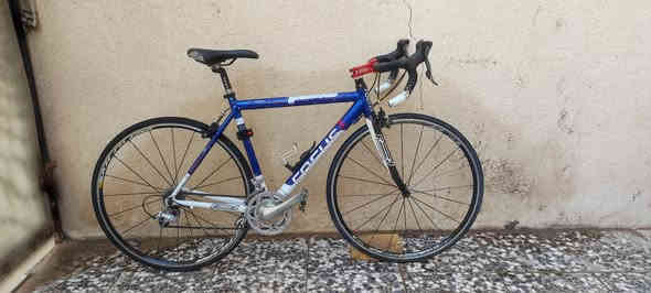 بايسكل سباق ماركه فوكس الماني
سستم تياكرا 9×2 الورا 9 و الكدام 2
وياله بولبرنك الكدام دت سويس صناعه سويسري و الورا مافك روماني و حلوات بالمشي سلسات 
تايراته نضاف
زنجيله جديد اصلي شيمانو و الدشلي الورا جديد مال تفصيخ 
بي مشكله وحده الي هيه يحتاج مجمع للركبه لان الركبه تلعب
بيع لاسباب صحيه رايده ب 400 و بي مجال 
*********** موجود واتساب مكاني بصرة
