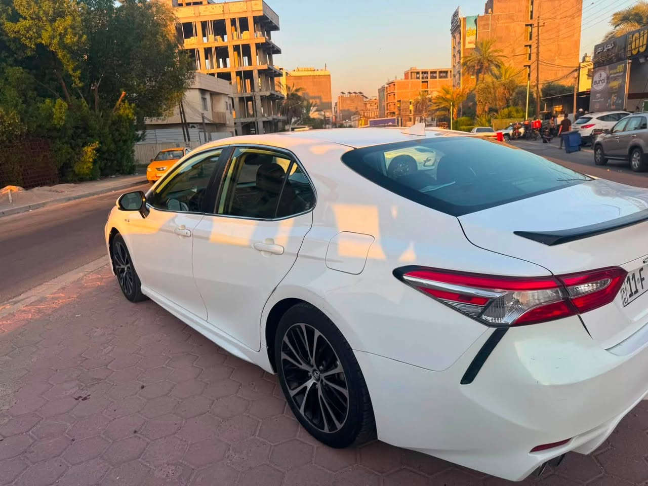 كامري se هايبرد 2020 للبيع
وارد امريكي se هايبرررد 
فول عدا الفتحة 
ماشية ٥٤ ميل 
شاشة 
جلد 
كشن كهرباء 
محرك 2500 هايبرد 
اوتو هولد 
هندبريك بصمة 
رادار 
بيهة هواي مواصفات 
بجم كبس 
سيارة جديدة ما متعوبة سونارها وصور الحادث مرفق مع الصور 
صدر جديد تاير جديد بطاريات جديد 
مسويلها سيرفز كامل 
موقعها بغداد حي الجامعة او حي العدل 
السعر 168 ورقة رخيصة وبلاش وبفلوس كورلا وبالعافيه ع الياخذها 

***********
