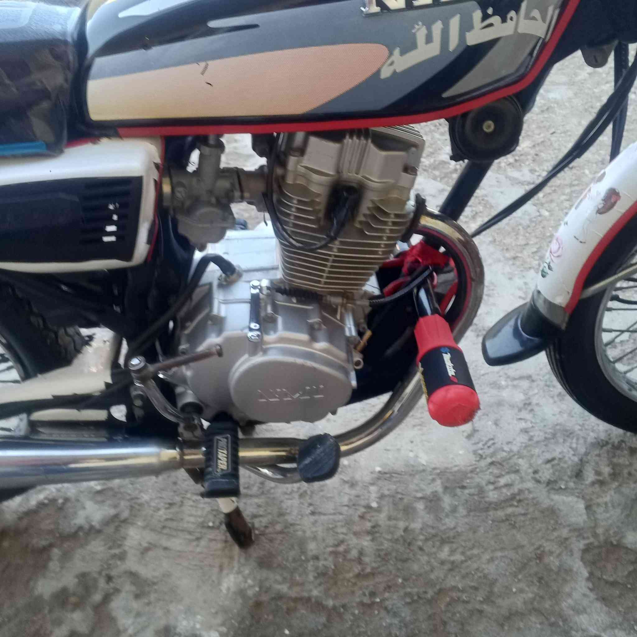 السلام عليكم دراجه اربعه قير موديل 19 محدثه 25 اوراق اصولي خمس ورقات السعر 850 وبيها مجال للشراي ***********
