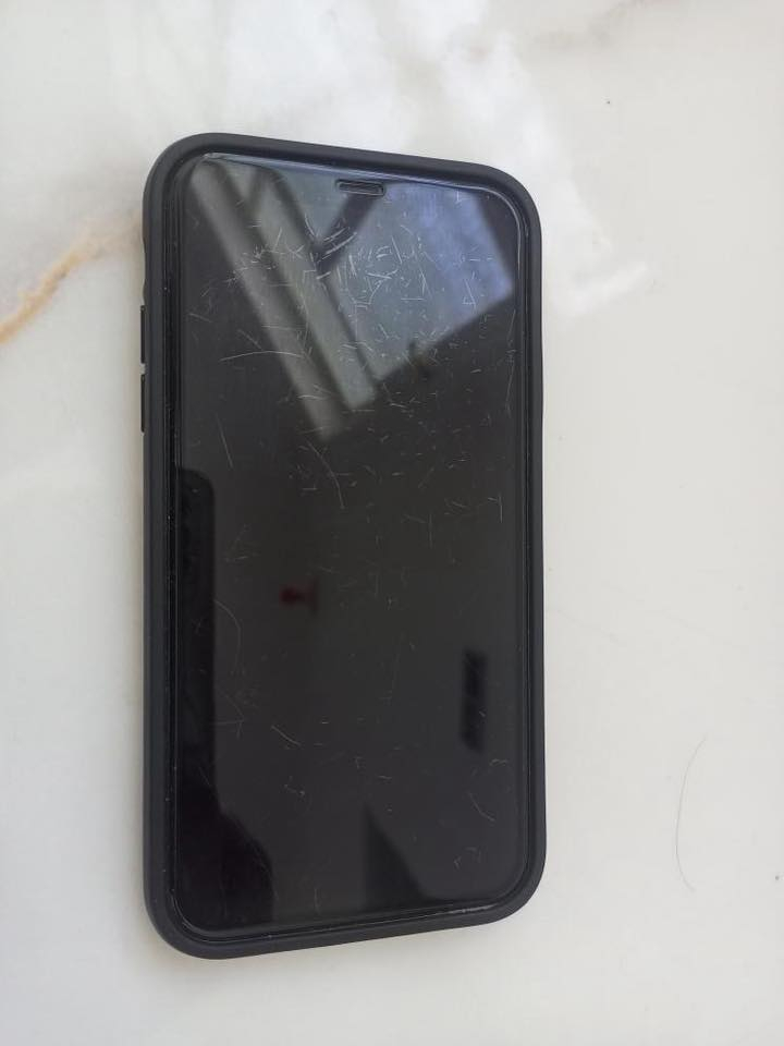 ايفون ١١ عادي مبدل بس بطاريه وضهر محسور وباقي كله شغال دبل باقي كدام عينك قيم وسعر عجبني ابيع وتساب ***********
