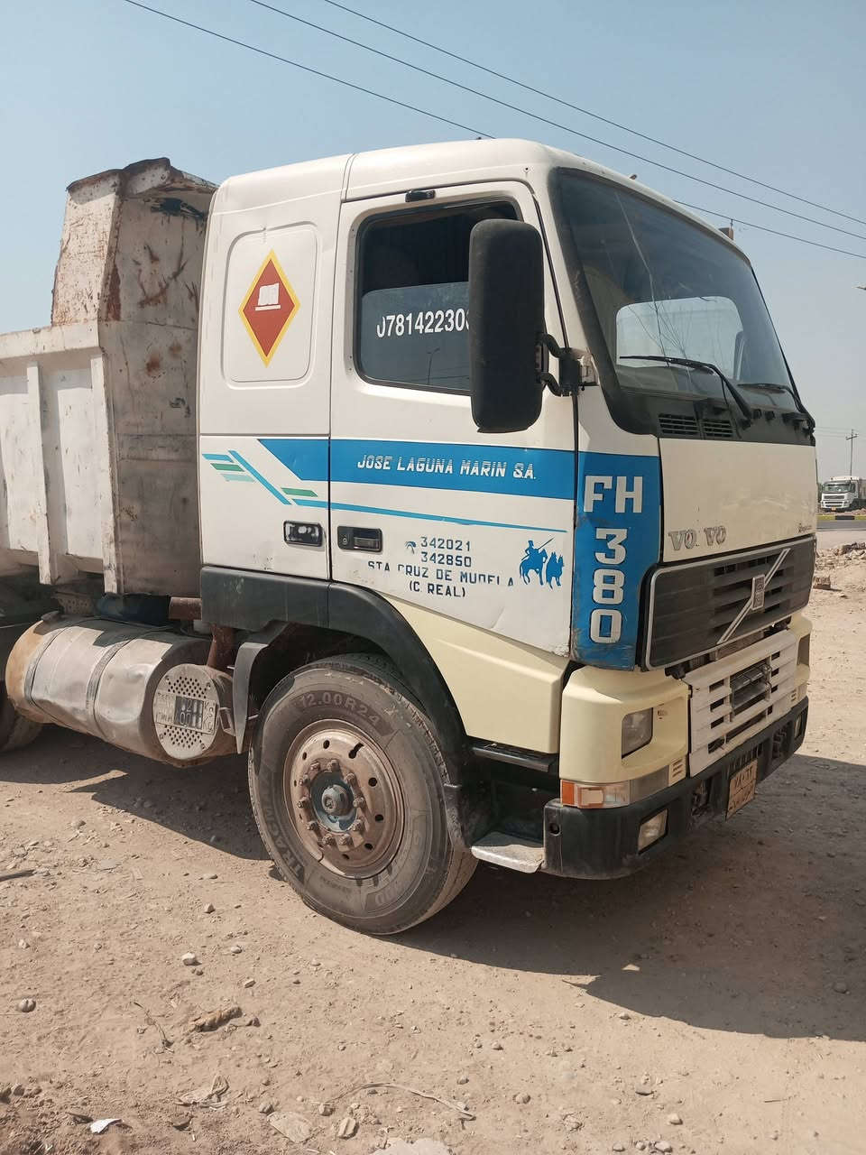 فالفو دكتورة موديل 1996 جاهزة للشقل مكينه جديده شاصي ما مكفول بس مضروب باج السعر 130 ورقه ***********/***********
