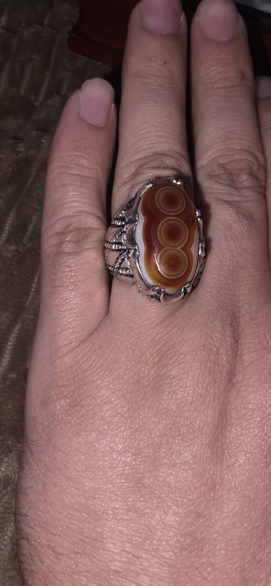 ياالله قطعه نوادر السليماني النقيب عيون مساويه بل شعره احمر معطف صياغه صاحب وزن الخاتم فوك ال ٤٠ غرام سعره غالي عل خاص


**إذا كنت صاحب هذا الإعلان وتريد حذفه لأي سبب، رجاءا أرسل رسالة إلى الدعم الفني**