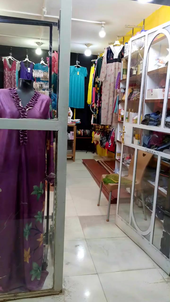 بيع ديكور محل كامل
انسب سعر لي يحب يتواصل ***********
