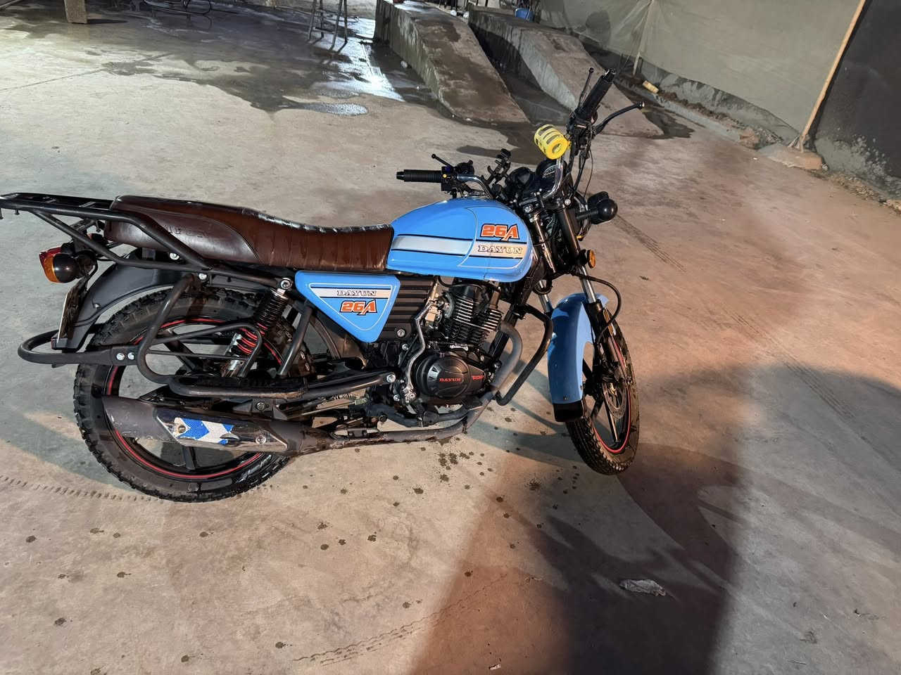 دراجه دايوان نفخ موديل 2023 طالعه بل 24 محرك 200 مامفتوح او لاتنقيص ولا تبخير دراجه نضيفه كلش نقصها بس دشبول بسمي سنويه او لوحات تحويل ثاني يوم السعر 2250000 مليونين اوميتين  او خمسين مكاني بغداد الشعله 
رقمي ***********
