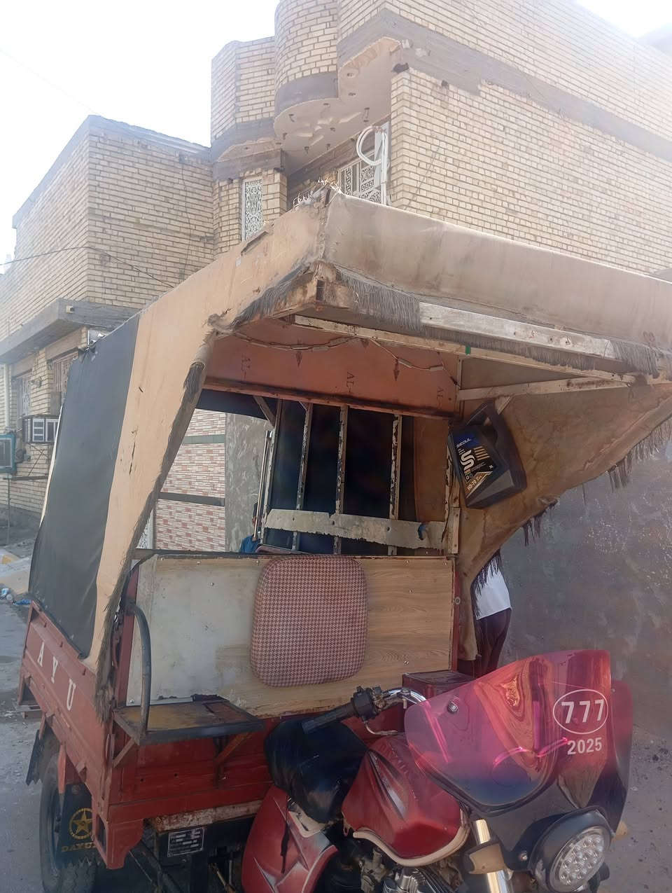 السلام عليكم محجر دايوان تفصال جيب وشد وعليه جادر جلد اصلي السعر 100الف بغداد حي النصر ***********
