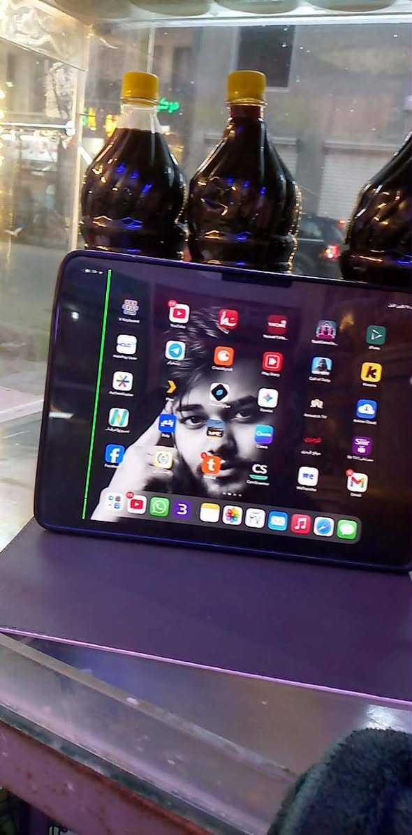 ايباد 11بروM4 للبيع بيه خط بشاشه باقي تفاصيل ***********
