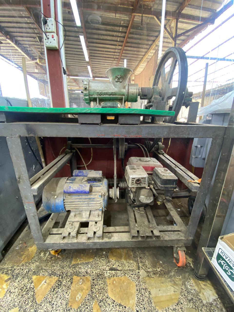 مكينة ثرم لحم مرحلتين 

بانزين كهرباء الحجم 32

عارضيه ٩٦٠ وبي مجال شوية شغالة فول ع الفحص تاخذه 
العنوان صلاح الدين قضاء بلد سوق الخضار من اي محافظة تكدر تجي وتفحص وتاخذ 

‭٠٧٨٢ ٦٨٥ ٧٤٩٩‬
رقم صاحب المكينة
