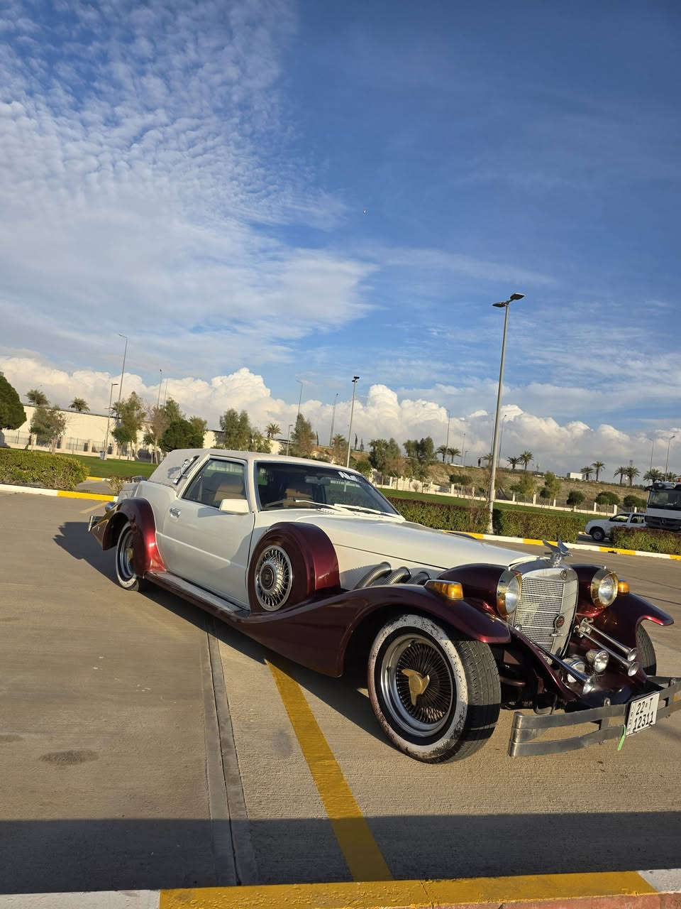 Zimmer golden سيارة فول أناقة 
موديل ١٩٨٢ دخولية جديد رقم اربيل اصولي 
سيارة فول موصفات كشانت كهرباء جام كهرباء تبريد ماشية ٥٥ الف كم مكان سيارة
 سعر سيارة( 255)$ دفترين و خمسة و خمسين وةرقة 
***********
