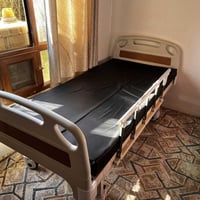 سرير طبي جديد • مع دوشك • صلاح الدين العلم