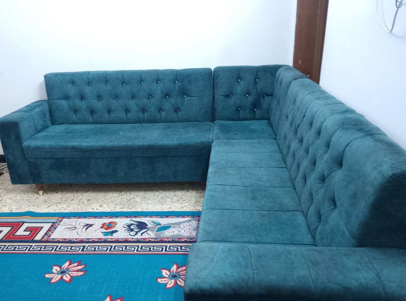 سلام عليكم تخم ديوان للبيع 7 مقاعد نضيف جدا تسكام المكان بغداد شهداء البياع الشراي يتصل بلرقم *********** وتساب موجود
