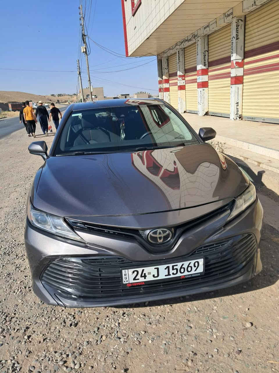 سلام عليكم ورحمة
كامري موديل ٢٠١٩ البيع 
مواصفات Le فول رقم سنوية كل شي جديد تحويل ثاني يوم سيارة بدون ضربة واحدة علي واحد جاملغ مبدلة بلادي فقط ماشي ١٣٤ ميل شرائي يتصل واتس آب موجود ***********عنوان كةلةك أربيل

