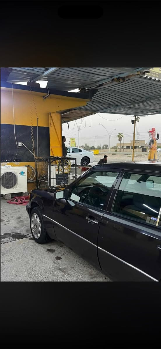 مارسدس 1990 مصبوغه عام جماليه
🚗 للبيع سيارة نظيفة جداً
الموديل: 1990

✔️ محرك بطة جديد شرط
✔️ شاصي شرط
✔️ مكيف ثلج
✔️ لا تحتاج أي صرف
رقم وسنوية جديدة 
السعر: 66 قابل للتفاوض للجادين فقط
📞 للتواصل:

‭0774 804 8704‬
