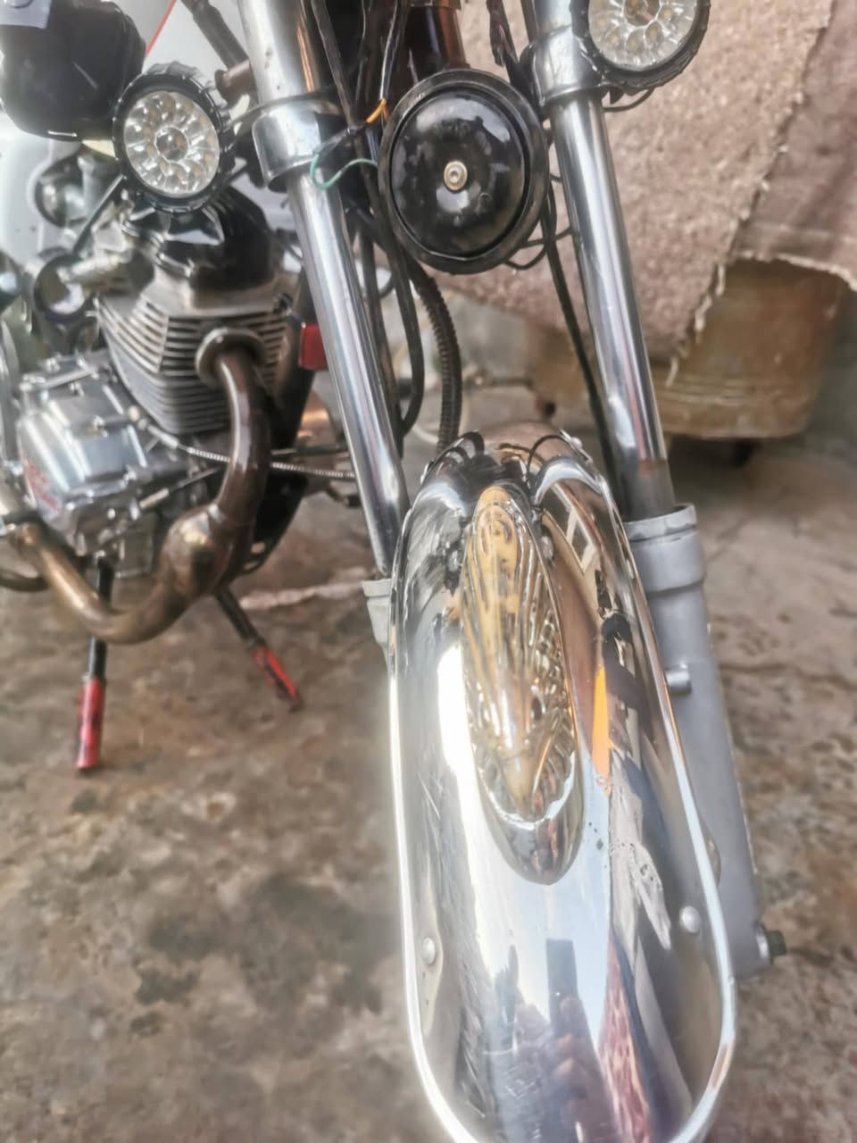 سلام عليكم ورحمة الله وبركاته دراجه للبيع نضيفه نشاط خير من الله اربعه كير محرك كير مكفول موديل ١٥ بدون منفيس اكفلك اياها من سرقه ومن كل نواحي سعر٢٨٠الف وبيها مجال رقم وتساب ***********
