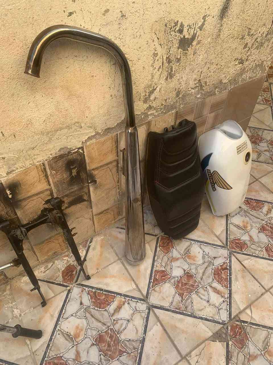 سلام عليكم غراض نامه لبيع كزوز ابو نجمه صوته حلو و كشن جديد نضيف كلش و عربانه وتانكي وسكان ل يريدهن بخدمته مكاني ناصريه مركز ***********
