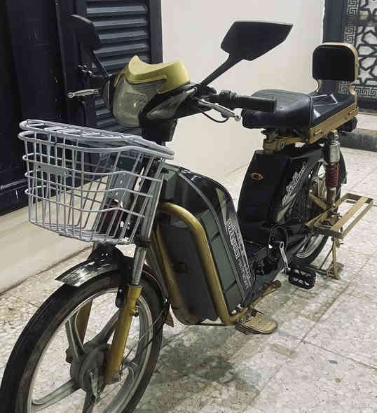 موطور شحن الاخوين النسر الذهبي للبيع 
نظيف وشغال وبطارياته على الفحص 
السعر 425 وبي مجال بسيط 
للتواصل على الصفحة او الاتصال بالرقم ***********
