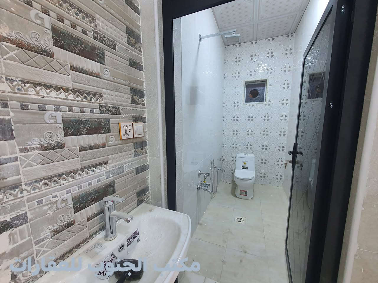 #بيت_منطقة_الحكم_للبيع_مساحة_135م (واجهة البيت جدا حلوه) 

#الاول غرفتين وصالة واستقبال ومطبخ وصحيات داخليه وخارجيه 

#الثاني غرفة چبيره وصاله والسطح شتايكر 

البيت بناااء 2025 غير مسكون نهائياااا وجاهز حاليآ للسكن 

#موقعه// خلف مدرسة الأم الفاضله(المدرسه الكويتيه)

#يباع_بالنقد_ويباع_مبادره (بشرط معامله جاهزه ومقدمه ٦٠) 
__________________________
المعرفة السعر وباقي التفاصيل 

#زيارة مكتب الجنوب للعقارات 

او الاتصال عالرقم ***********
بأداره المهندس م.حسين الشمري 

أعمل متابعه للبيج ليصلك كل ماهو جديد
