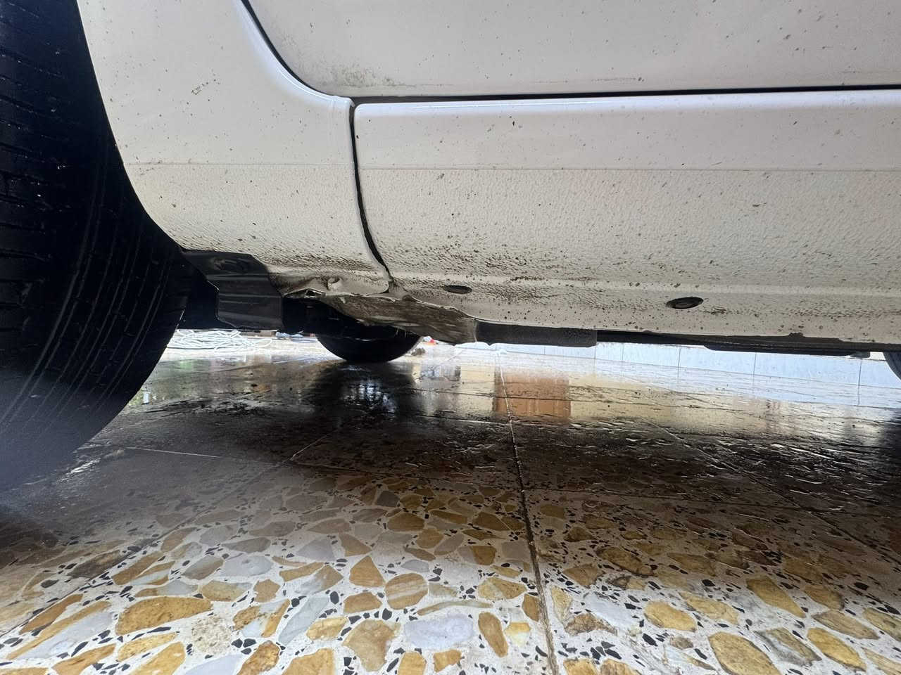 السلام عليكم 
نيسان سني 2024 هندي 
كفاله عامه رقم أربيل 
ماشيه 28000 وقابله للزياده 
الارضيه جلد والدوشمه جلد 
السعر 130 وبيها مجال قليل 
رقم الهاتف ***********
