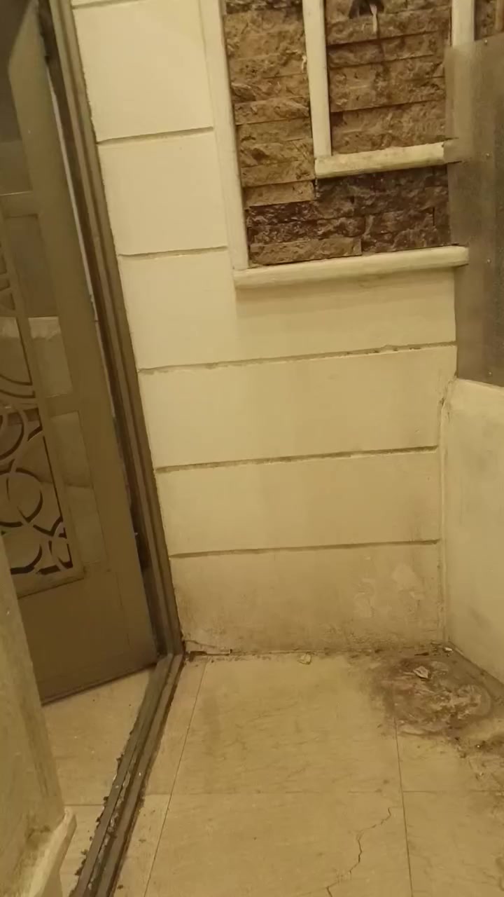 السلام عليكم بيت طابق ثاني لليجار غرفتين وصاله يجار ٦٠٠طالبيه قرب مسبح الصفا ***********
