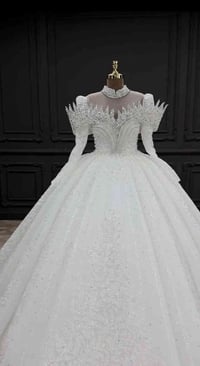 بدلات زفاف حسب الطلب باسعار تنافسيه جدا بسعر التأجير  والتجهيز خلال شه...