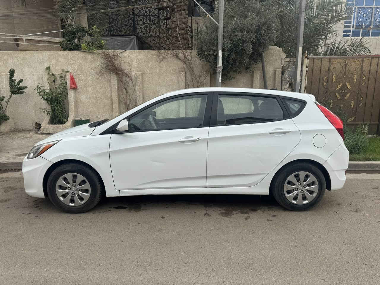 السلام عليكم اكسنت 2017 رقم بغداد وارد امريكي حادثها جاملغ نفسة مصلح السيارة جديدة وجاهزة من كل النواحي مكفولة عدة كم شخط ورصعة بيها بارد بالباب السيارة بدون ايرباك سعرها شدة وبيها مجال ماشية 24 حقيقي السيارة قليل كلش استعمال ترايها يخبل تجي وتشوفها وبيك خير وادلل للاستفسار رقم الهاتف ***********
