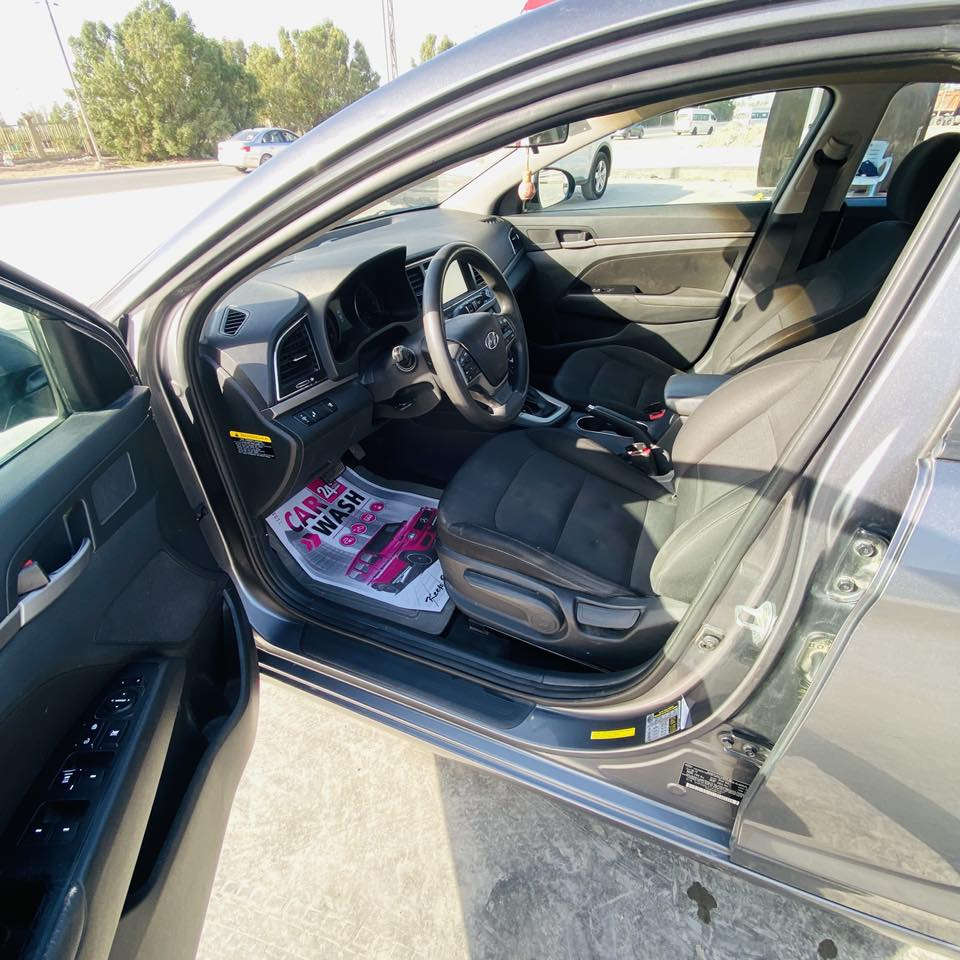 السلام عليكم النترا 2018 سياره جديده خير من الله رقم بغداد سنويه 2031 رقم إنكليزي تبديل جاملغ وبنيد فقط  تحكم ستيرن رادار شاشه جبيره كامره دواره 3 انضمه قيادة  كروز سرعه كير مكينه كفاله سياره جديده أينقص مابيه تحويل مباشر بيع او مراوس حسب القناعه
السعر 123 وبيه مجال بسيط 
هـ***********
