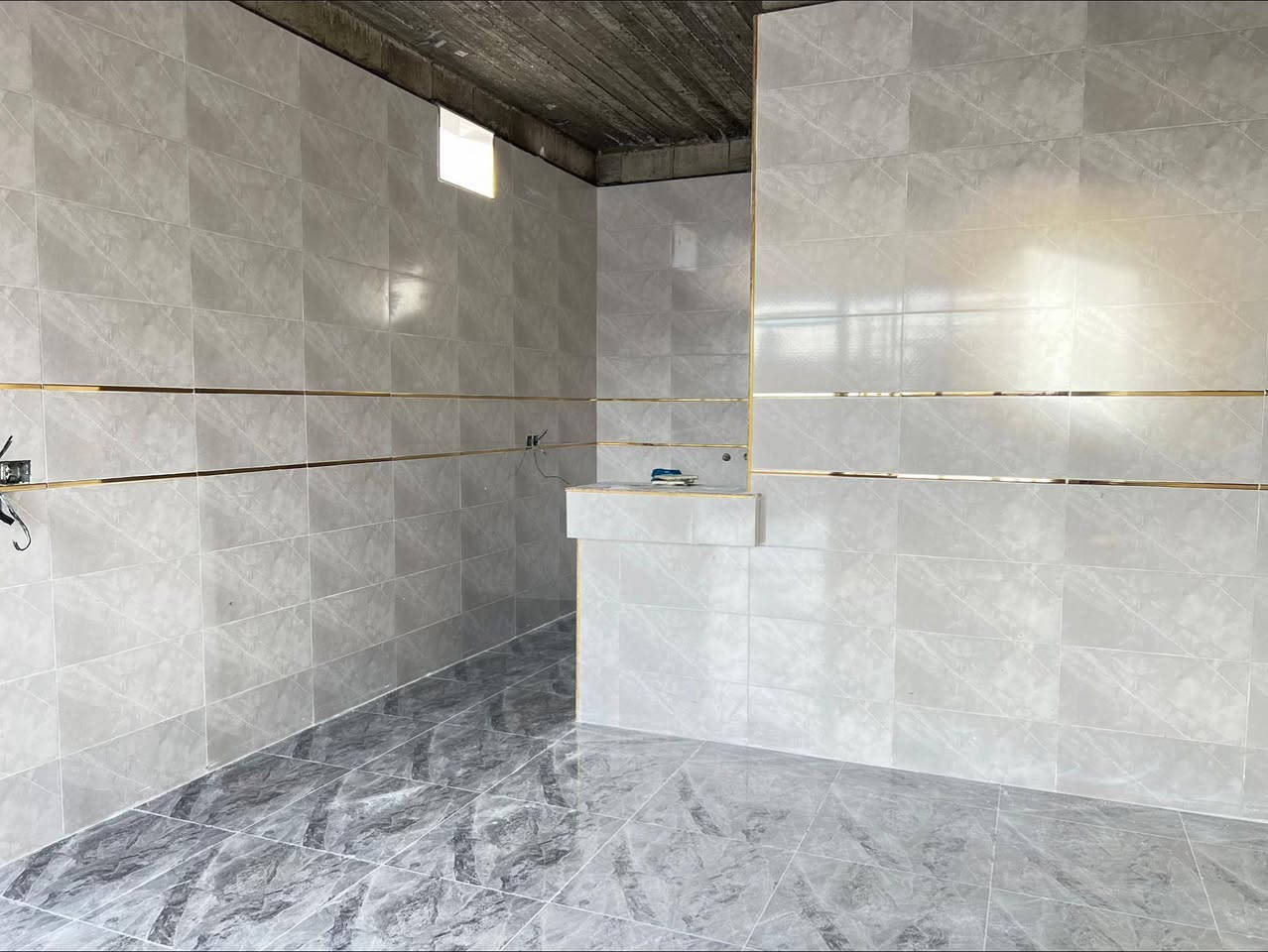 السلام عليكم خلفه سيراميك نعمل كافة البورسلين ***********
