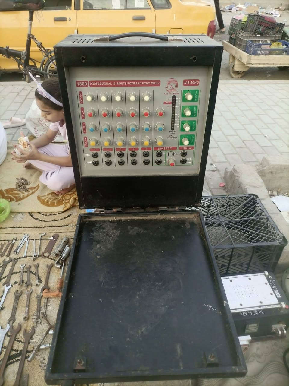 السلام عليكم 
جهاز دفتري 1800 نضيف كلش شغال كامل ع الفحص 
+جهاز منضدي ما اعرف شكد حجمه اخو الجديد ويا سماعات مونتيربو جدد مشتغلات قليل كلش w17p للبيع مكاني بوب الشام رقم  *********** ما متواجد ع الفيس فقط اتصال
