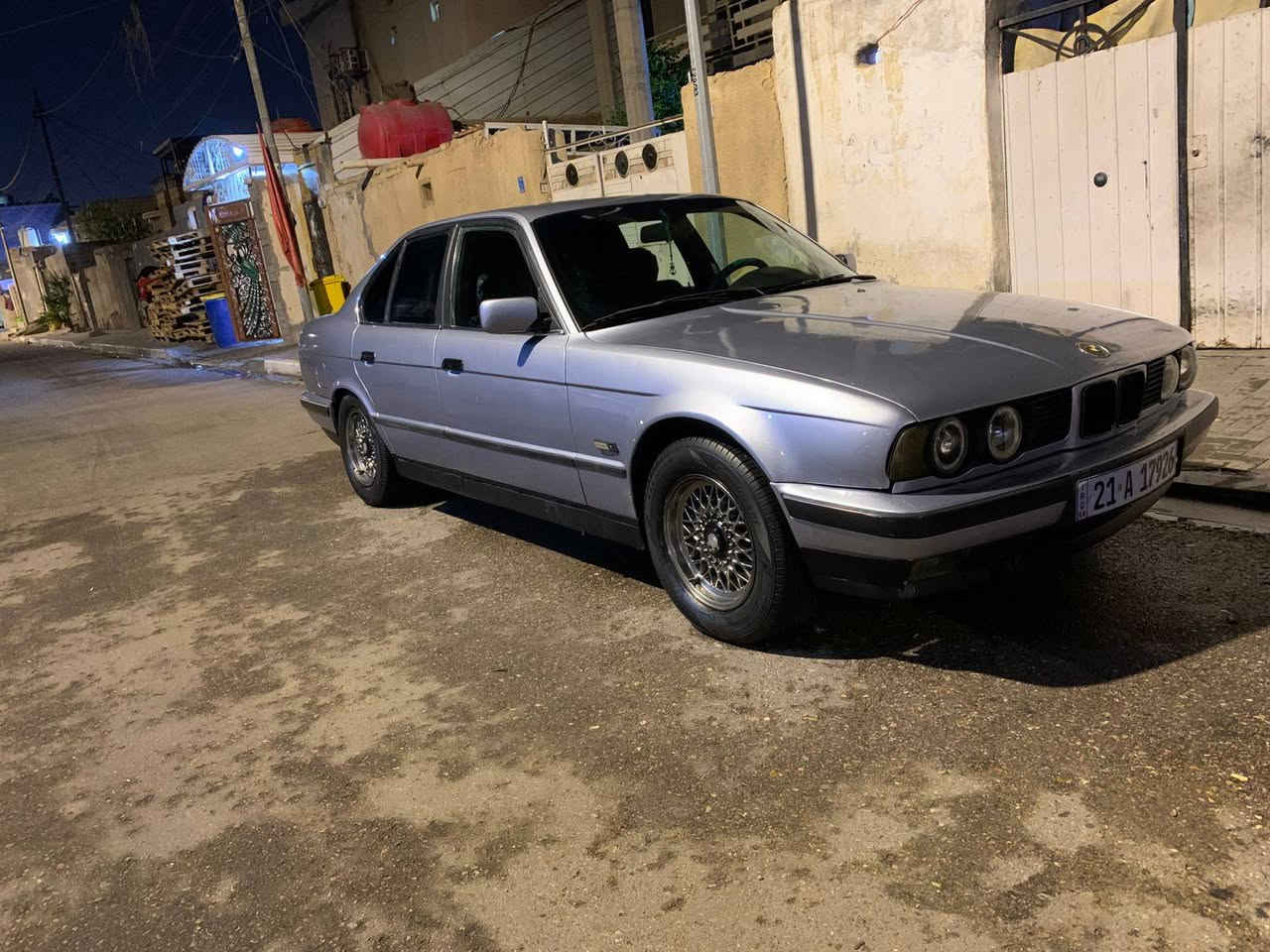 سلام عليكم BMW مديل 1990 حجم 525i سياره مصبوغه عام للجماليه محركV6 جديد وكير جديد السياره حلوه ومرتبه بس نقصها حداده رقم سليمانيه وكاله او تحويل مكان السياره البصره ابو الخصيب رقم *********** السعر 55وبي مجال قليل حك الجيه
