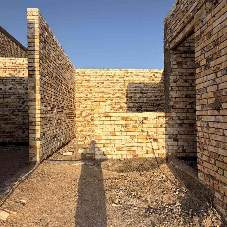 هيكل للبيع100م مربع   داخل مجمع المؤمل خلف حي الجامعه قرب الجداريه خدمات كامه ماء مجاري تبليط كهرباء مرقم رقم بلديه وكآمل 
الاستفسار***********
