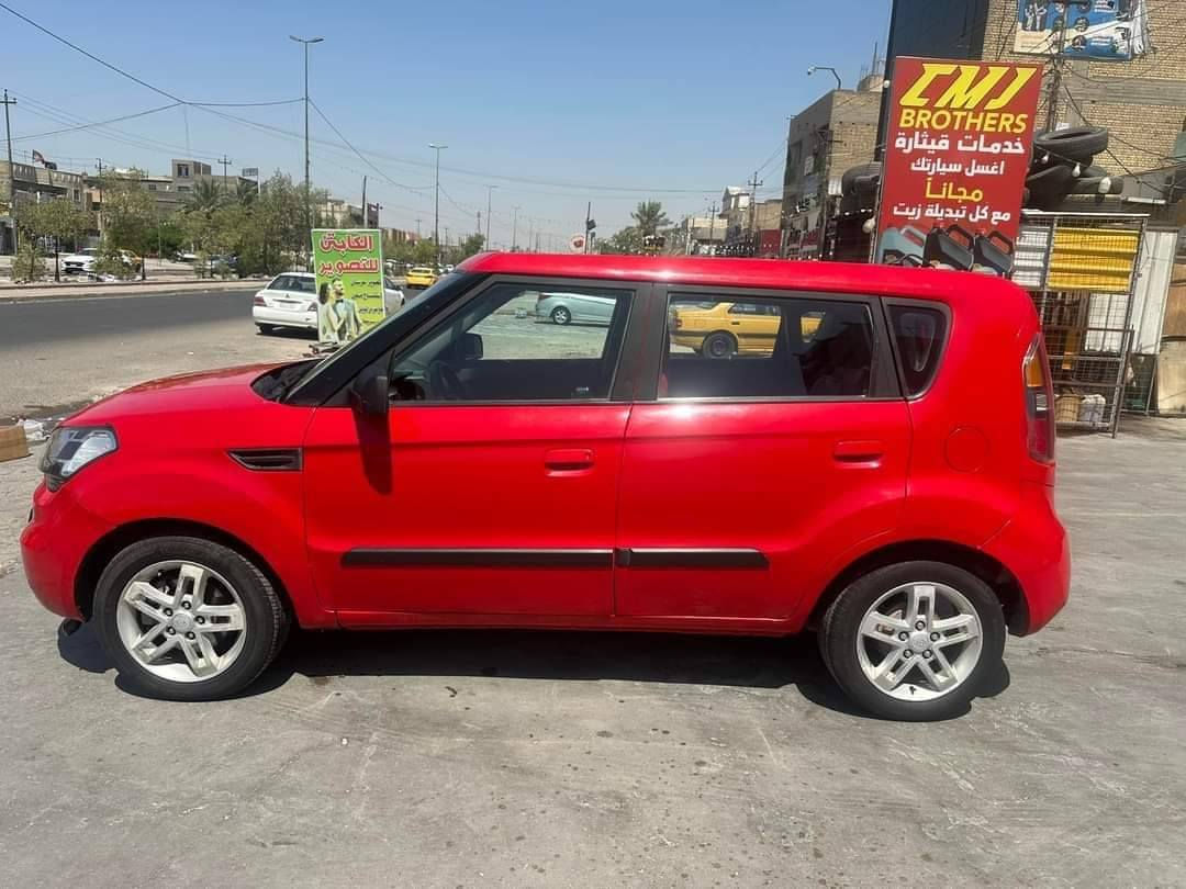 السلام عليكم 
صول للبيع 
خليجي 2009 فول مواصفات جلد تحكم فتحه سقف
محرك 1600
رقم ديالى دولي 
باسمي تحويل مباشر 
السعر 70 ورقه بيه مجال
السياره صبغ عام 
 للإستفسار الاتصال ع الرقم 
***********
مكان الصويره ناحيه سيد الشهداء 
مزرعة الصويره طريق بغداد
