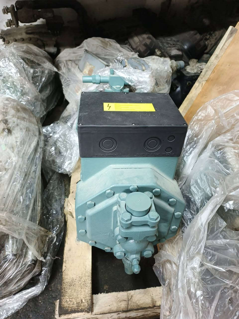 سلام عليكم متوفر جميع انواع كمبريسرات تجميد وتبريد الصناعي جودة عالية جدا ضمان العمل وسعار مناسبة بل ضافة الة جهزة تجميد وتبريد الستفسار *********** وتساب
