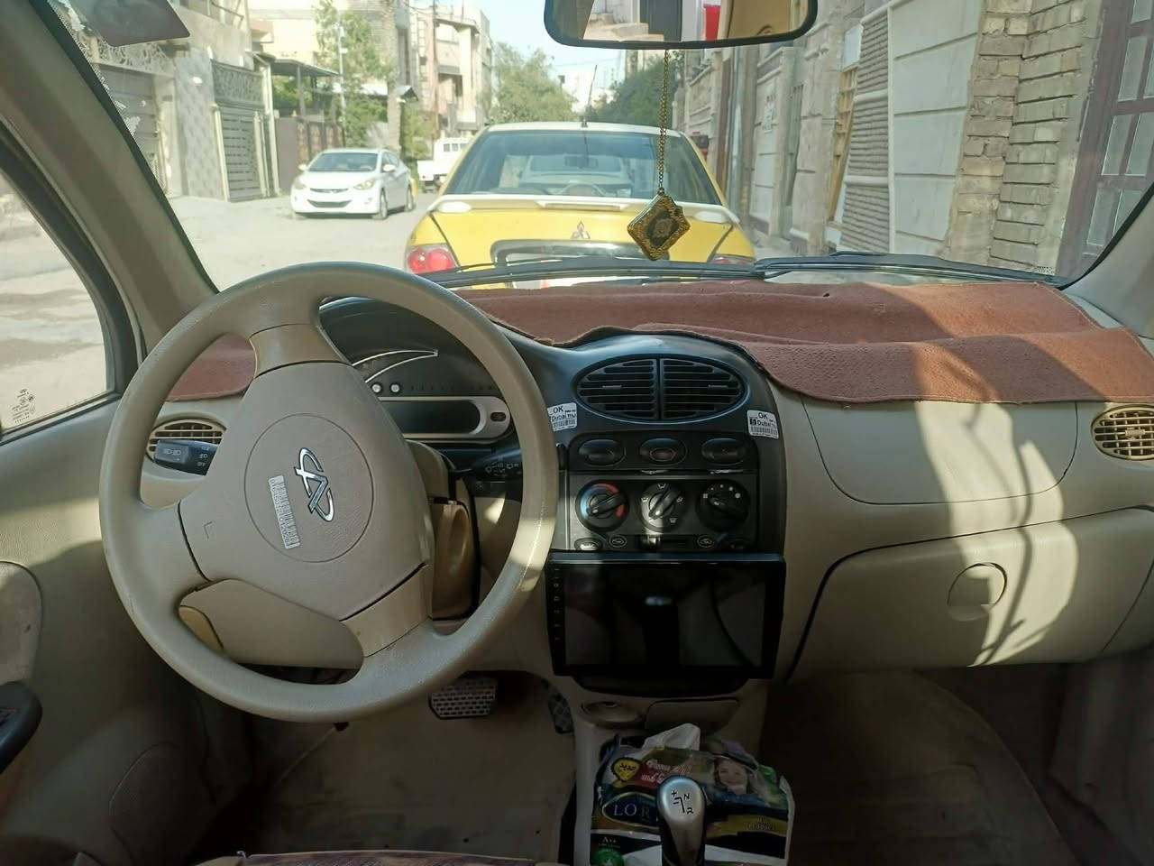 كيو كيو
موديل 2011
محرك 4سلندر 
كير اوتو 
سيارة مرتبة مال بيت 
بيها شاشة وكامرة 
كير ومحرك خير من الله 
مكانها بغداد الشعب 
السعر 28 قفل 
رقم الهاتف ***********
